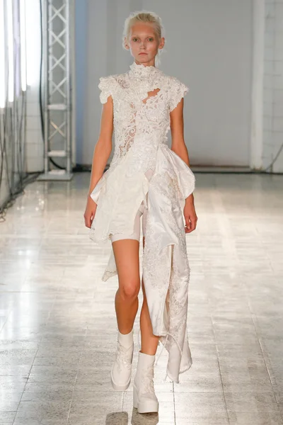 Look 3